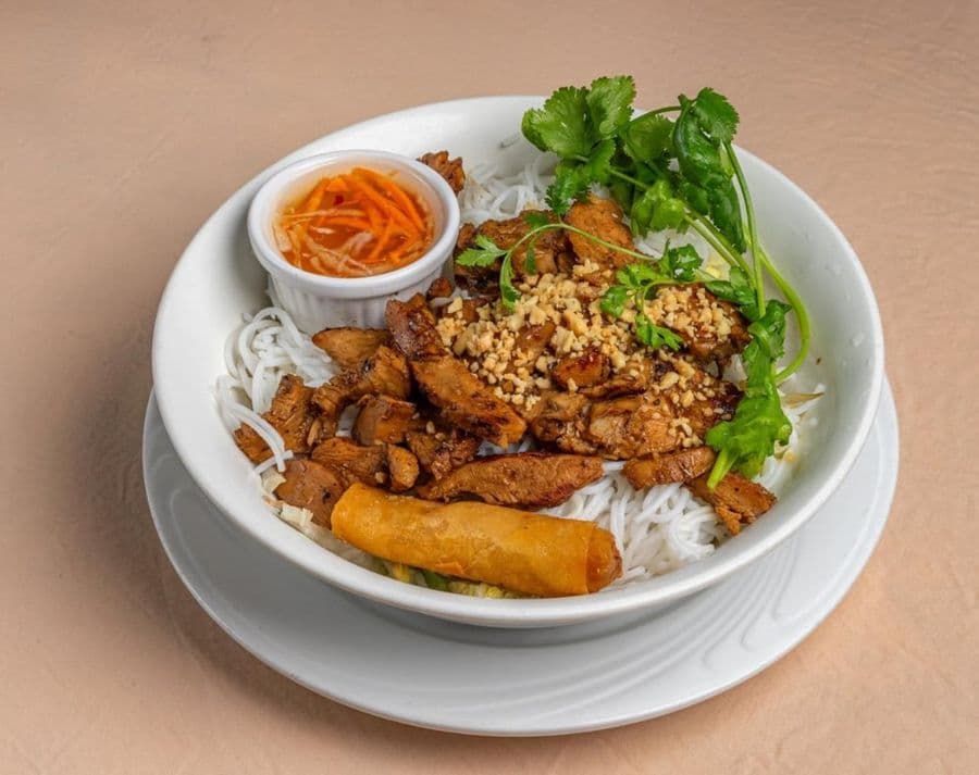 1V. Rice Vermicelli with Grilled Chicken & Egg Roll / Bún gà nướng chả giò