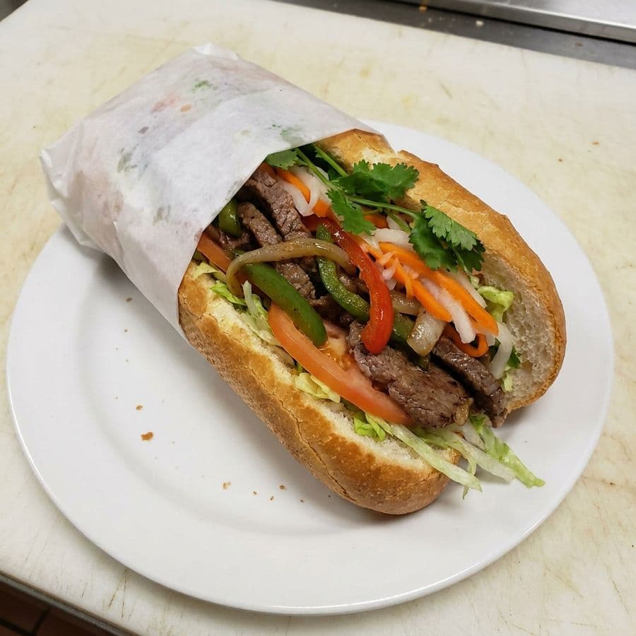 3F. Pepper Steak Sandwich / Bánh mì bò xào