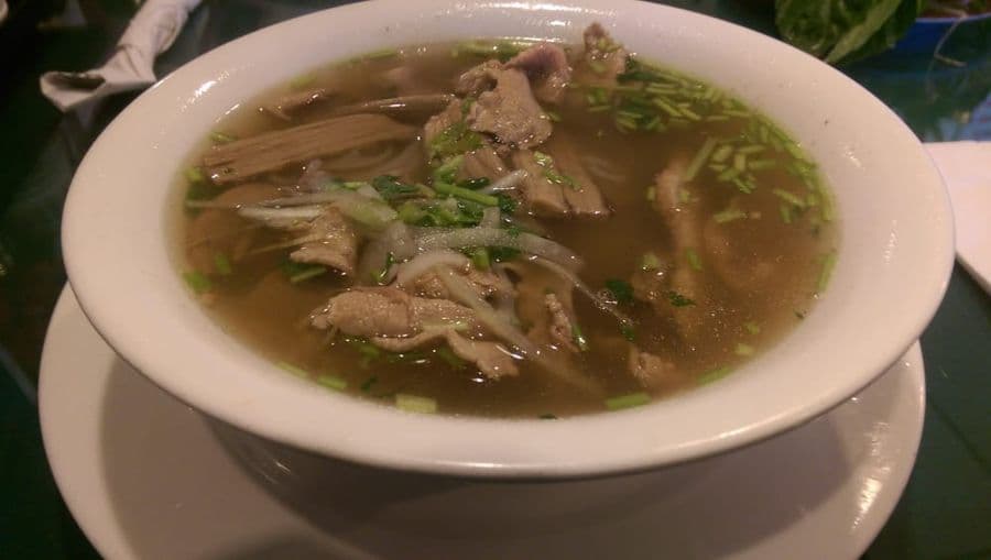 2P. Noodle Soup with Eye Round Steak & Well Done Brisket / Phở tái nạm