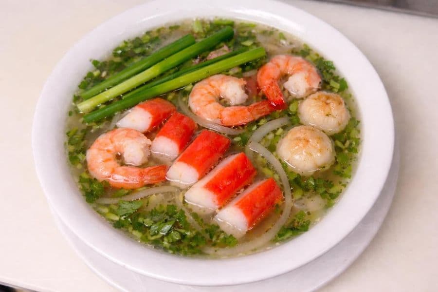 10P. Supreme Seafood Noodle Soup / Phở đồ biển